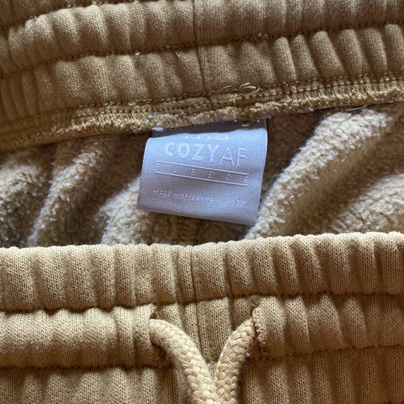 Tna
Cozy Fleece Boyfriend Sweatshort - Picture 3 of 3